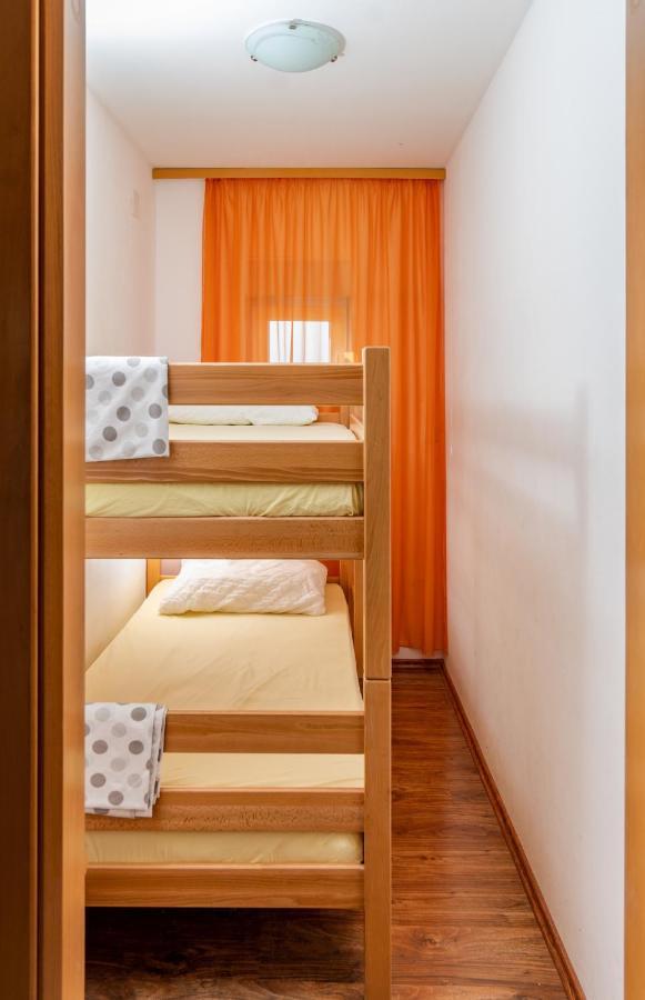 Apartments Tolic Baska Voda Luaran gambar